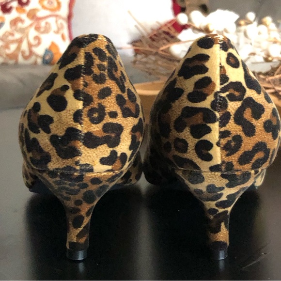 Bellini Bobcat Leopard Pointed Toe Kitten Heel - Picture 6 of 12